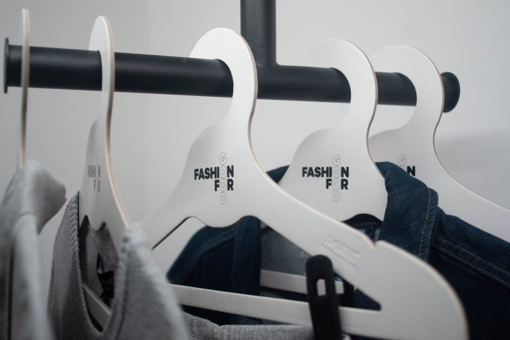 Fashion for Good is thoughtful about every decision they make. When creating this Experience, they thoroughly assessed everything against their sustainability criteria. The clothes hangers are made from cardboard.